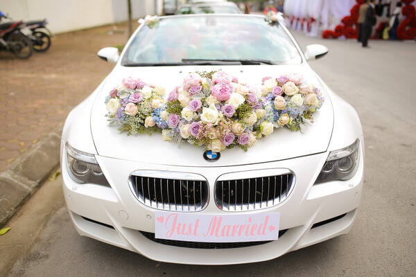 Cách trang trí xe hoa tươi Hải Phòng ngày cưới theo màu sắc xe 